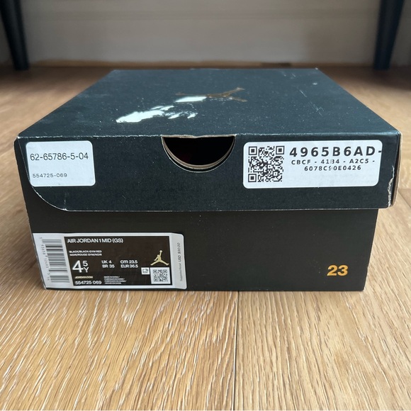 Air Jordan 1 Mid - Chicago Black Toe (GS) - Size US 4.5Y (Unisex) - Picture 11 of 14